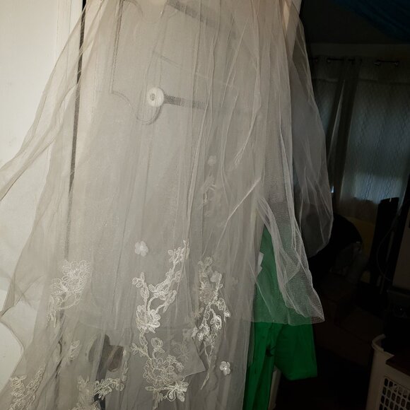 Ivory Two-Tier Walking Length Veil with Lace Appliques STYLE# VW370144 - Picture 9 of 13